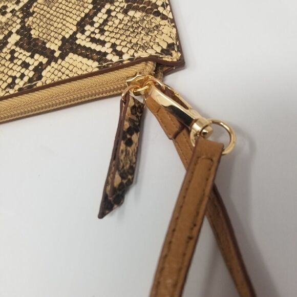 Faux Snakeskin Wristlet Bag. - Picture 5 of 6